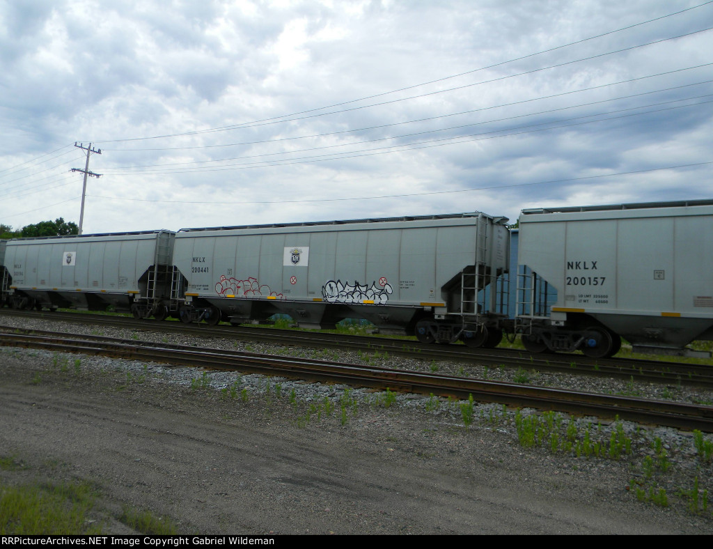 NKLX 200441NKLX 200441 rolls past Chapman Ave. in F